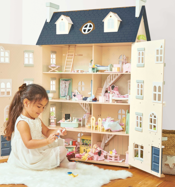 Le toy deals van dolls house